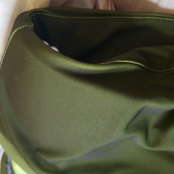 Badgley Mischka Green V-Neck Sleeveless Shirt - Picture 10 of 11